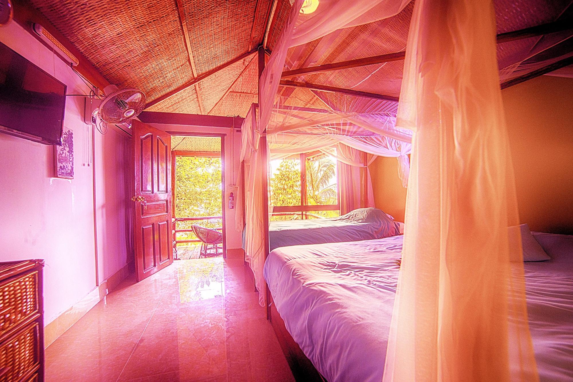 Above Us Only Sky Hotel Sihanoukville Exterior photo